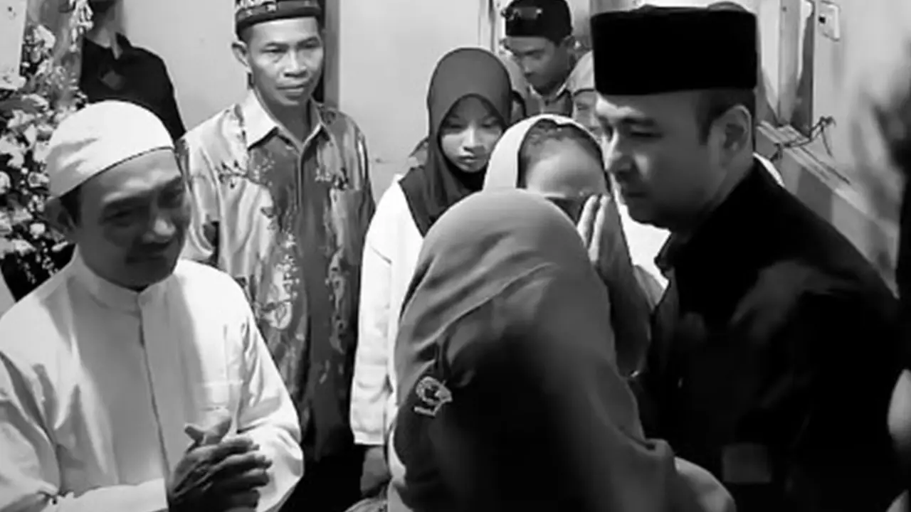 Raffi Ahmad dan Sang Ibunda Sambangi Rumah Duka Driver Ojol yang Meninggal Dilindas Rantis Brimob