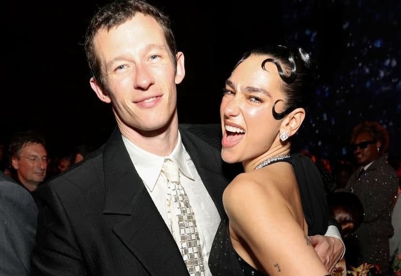 Dua Lipa Resmi Bertunangan dengan Callum Turner, Ini Detail Kisahnya