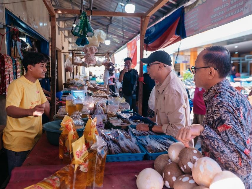 Tinjau Pasar Natar, Gubernur Lampung Mirza Temukan Harga Minyak Goreng Lebih Tinggi dari HET