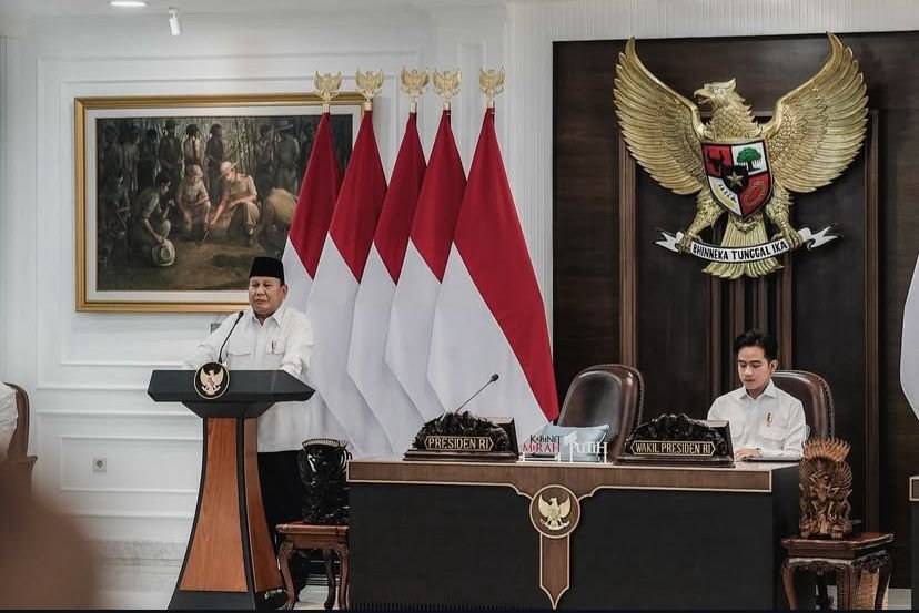Awal Pemerintahan Prabowo Konsumsi Lesu dan PHK Meningkat