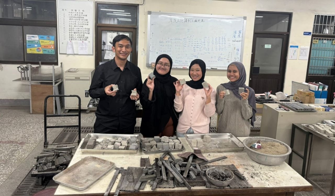3 Mahasiswa Teknik Sipil Itera Ikut Riset Teknologi 3D Printing Semen Futuristek