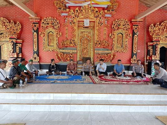 Jaga Kampung dari Pelaku Kriminal, Polsek Banjar Agung Gandeng Warga Bali