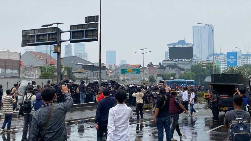 Demo DPR 25 Agustus 2025 Berakhir Ricuh! Ini Kronologinya