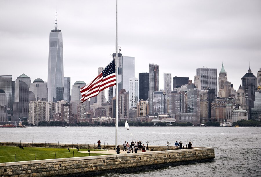 Warga Amerika Ketar Ketir Hadapi Ancaman Resesi Akibat Kebijakan Tarif Trump