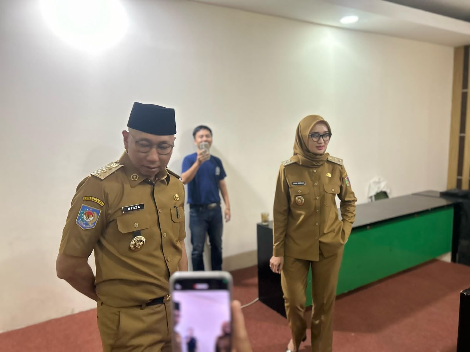 Rahmat Mirzani Djausal Sambangi Media Centre, Begini Reaksi Wartawan