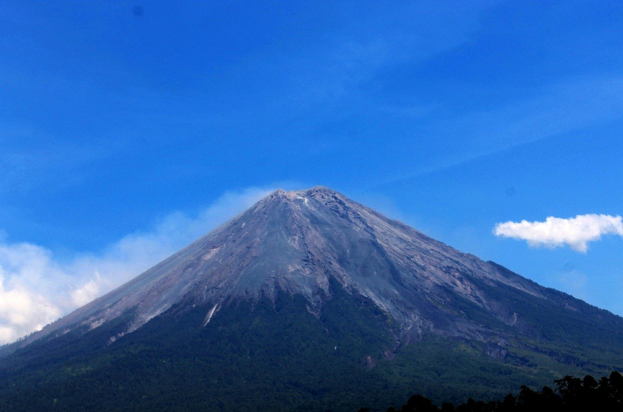 Status Waspada Gunung Semeru, Ini Zona Terlarang untuk Aktivitas