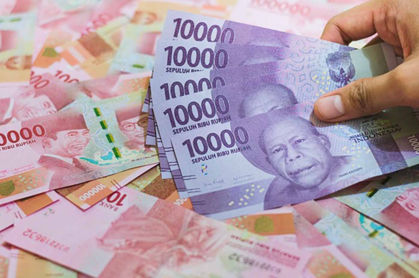 Rupiah Bisa Jebol ke Rp17.200 Imbas Kebijakan Dagang AS