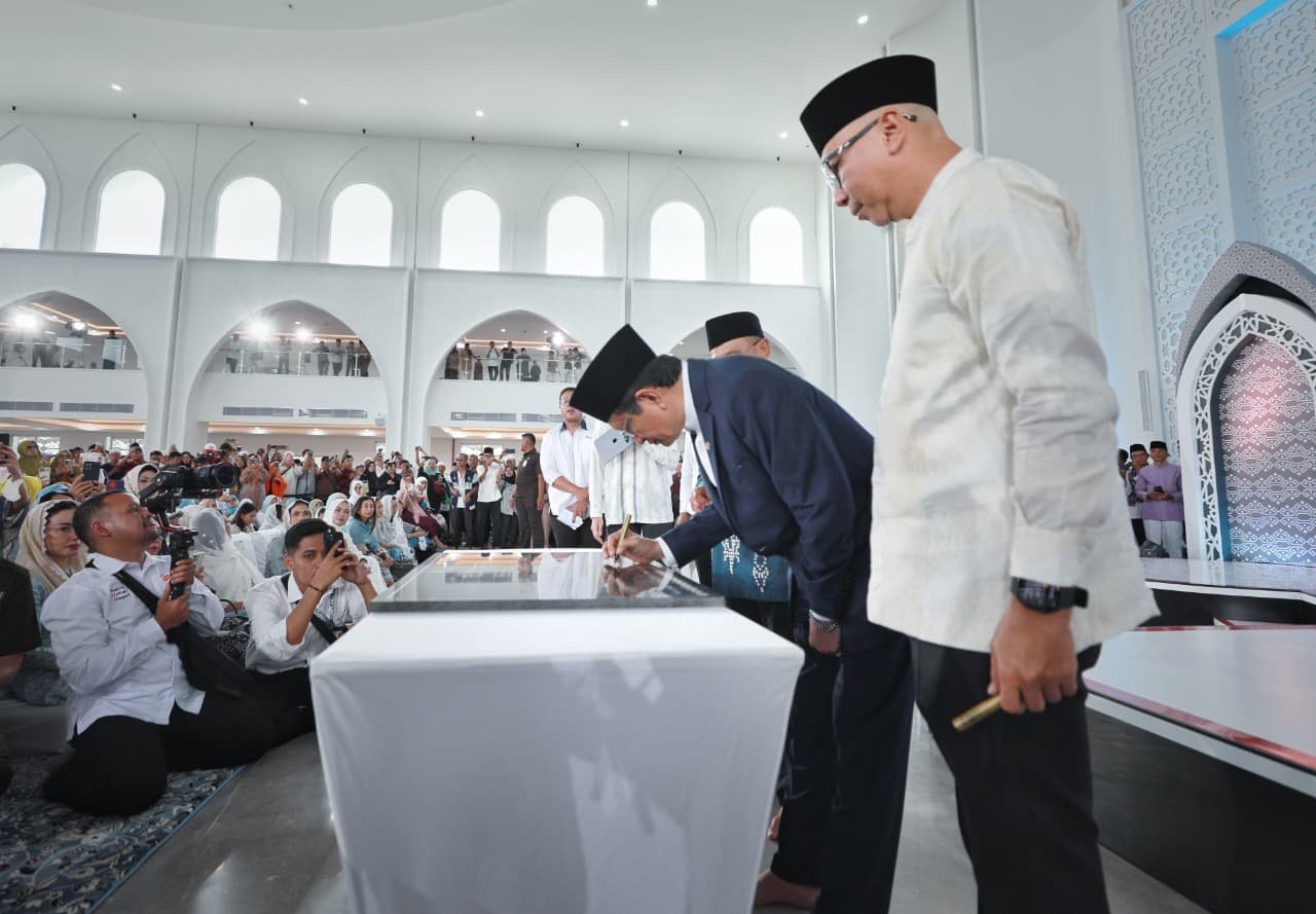 Gubernur Mirza dan Menag Resmikan Masjid Raya Al-Bakrie, Ikon Baru Syiar Islam di Bumi Ruwa Jurai