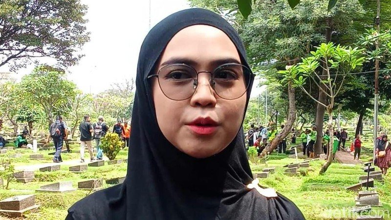Ria Ricis Berjanji Berikan Bantuan Untuk Ibu Affan Kurniawan, Korban Insiden Ojol