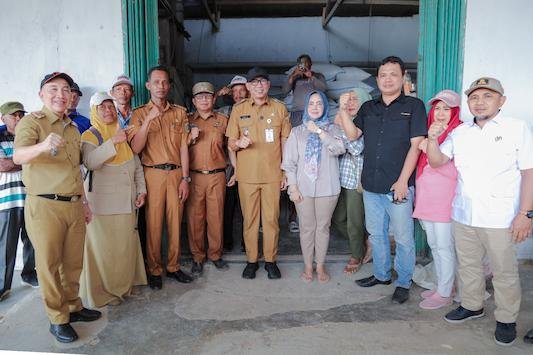 Gubernur Mirza Dialog dengan Petani di Lampung Timur, Tinjau Produksi Pupuk Organik