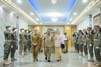 Wagub Jihan Nurlela Pimpin Prosesi Pelepasan Karo Pengadaan Barang dan Jasa Setda Provinsi Lampung Puadi Jailani Memasuki Masa Purnabakti