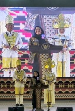 Fest Kreasi GTK 2025 Resmi Dibuka, Eva Dwiana Dorong Guru Lampung Jadi Inspiratif