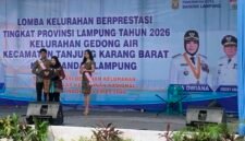 Wali Kota Bandar Lampung, Eva Dwiana, pada penilaian perlombaan kelurahan Tingkat Provinsi Lampung di Kelurahan Gedong Air, Kecamatan Tanjungkarang Barat.(foto: ist)