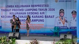 Wali Kota Bandar Lampung, Eva Dwiana, pada penilaian perlombaan kelurahan Tingkat Provinsi Lampung di Kelurahan Gedong Air, Kecamatan Tanjungkarang Barat.(foto: ist)