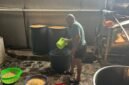 Soemantri, salah satu pengrajin tempe di Kelurahan Surabaya, Kedaton, Bandar Lampung, mengaku harga pembelian tempe untuk program Makan Bergizi Gratis terbilang rendah. (Foto: Notis.co.id)