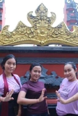 Dulu Ingin Pulang, Dayu Kini Bertahan 12 Tahun di Sanggar Sekar Wawai