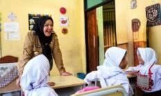 Tak Diterima di SMP Negeri? Bunda Eva Tawarkan Solusi