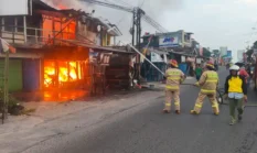 Kebakaran di Kedaton, Api dari Bengkel Mampir ke Toko Elektronik