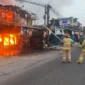Personel Pemadam Kebakaran dan Penyelamatan Kota Bandar Lampung berjibaku memadamkan kebakaran di Kedaton. (Foto: ist)