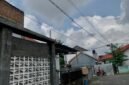 Kabel-kabel provider berebut jalur, warga dan lingkungan yang menjadi korban. (Foto: Notis)