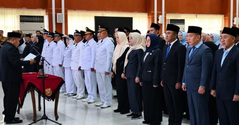 Pelantikan puluhan pejabat di lingkup Pemkot Bandar Lampung. (Foto: ist)