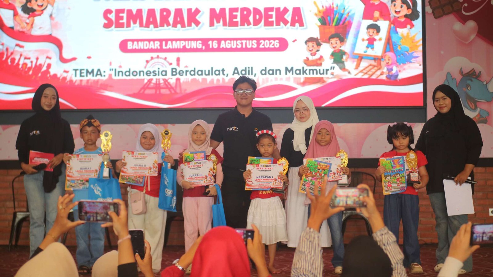 Gelaran lomba mewarnai gambar sebagai semarak HUT Kemerdekaan RI.