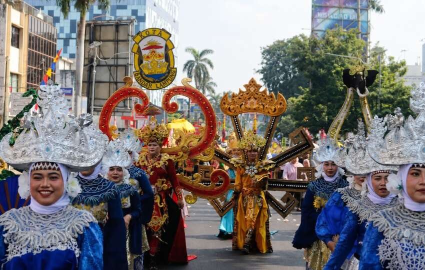 150 personel dan 25 official meriahkan penampilan kontingen Pemkot Bandar Lampung. (Foto: ist)