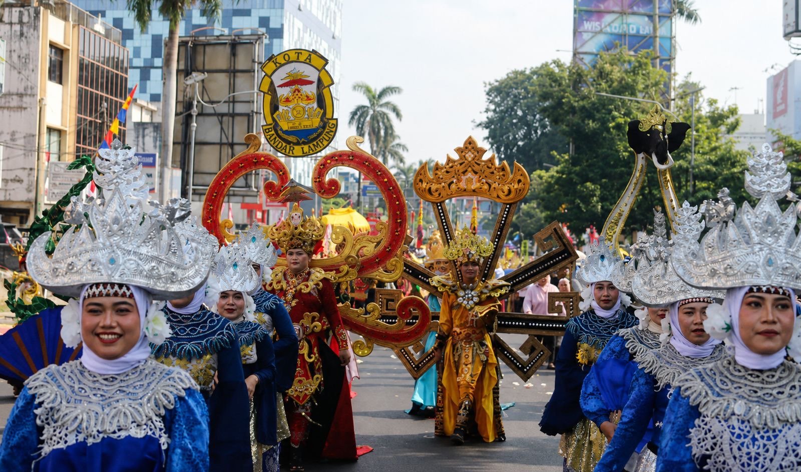 150 personel dan 25 official meriahkan penampilan kontingen Pemkot Bandar Lampung. (Foto: ist)