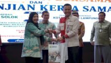 Wali Kota Bandar Lampung Eva Dwiana dan Bupati Solok Jon Firman Pandu.(Foto: Notis)