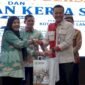 Wali Kota Bandar Lampung Eva Dwiana dan Bupati Solok Jon Firman Pandu.(Foto: Notis)