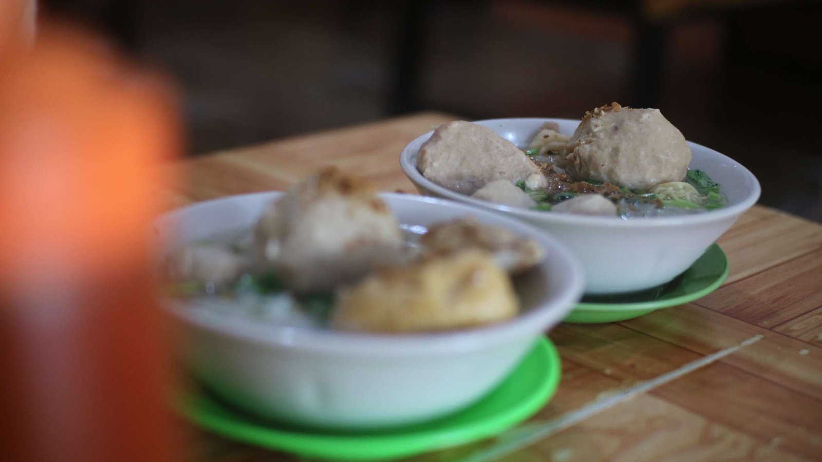 Mahal atau murah harga semangkuk bakso adalah relatif. Tapi cita rasa tak bakal bohongi lidah. (Foto: Notis)