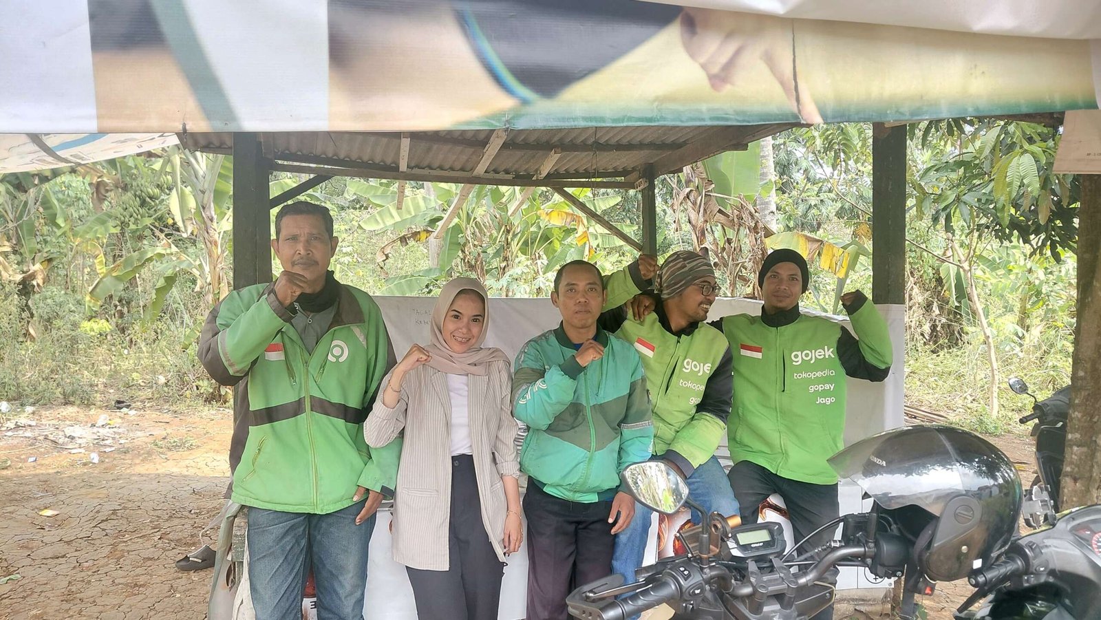 Rasa satu nasib menumbuhkan rasa persaudaraan di kalangan anggota. 