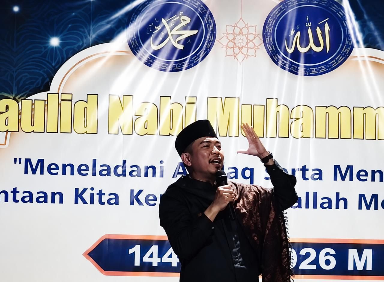 Ustadz Abdul Qodir Abdullah mengajak jemaah membiasakan lisan dengan hal-hal yang baik.(foto: ist)